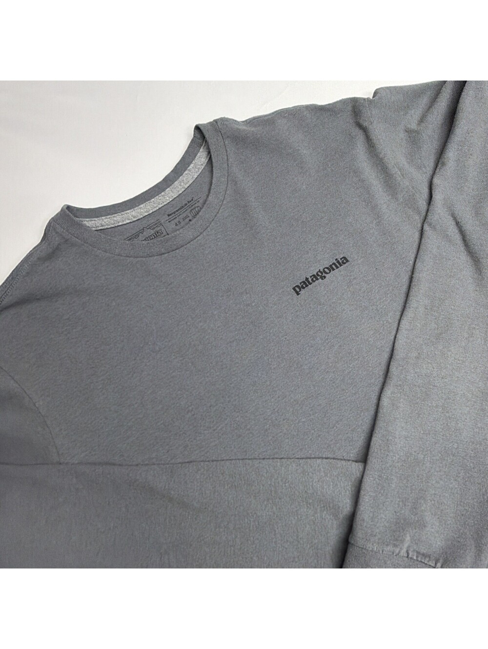 Patagonia Men's Gray Cotton Blend Graphic Logo Crew Neck Long Sleeve Small